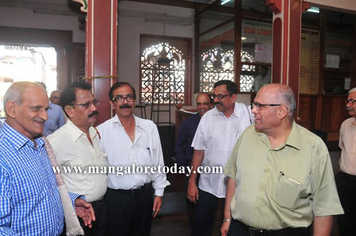 Syndicate Bank DGM visits  Shree Venkatramana Temple, Carstreet 1
